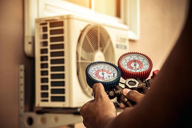 Professional Hvac Installation technician working in Albion, IL